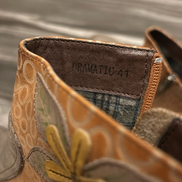 L'Artiste by Spring Step Dramatic Boot - Picture 12 of 15